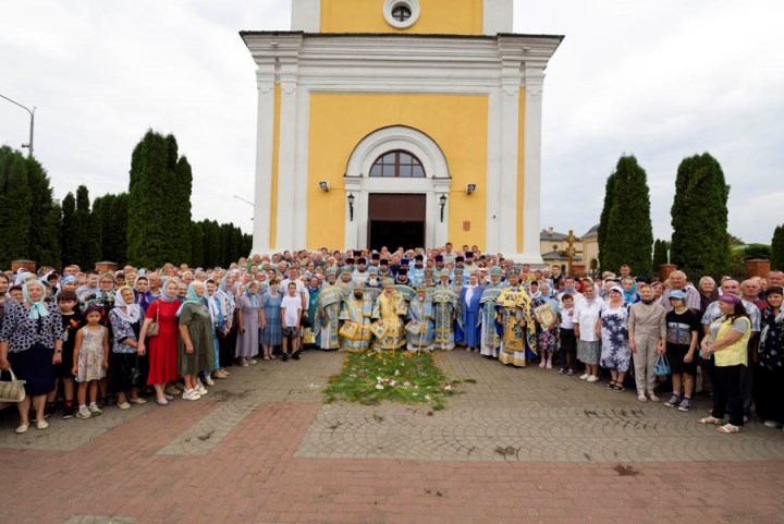 Епископ Леонид принял участие в торжественном Богослужении по случаю 150-летия со дня первого освящения Успенского собора г. Речицы