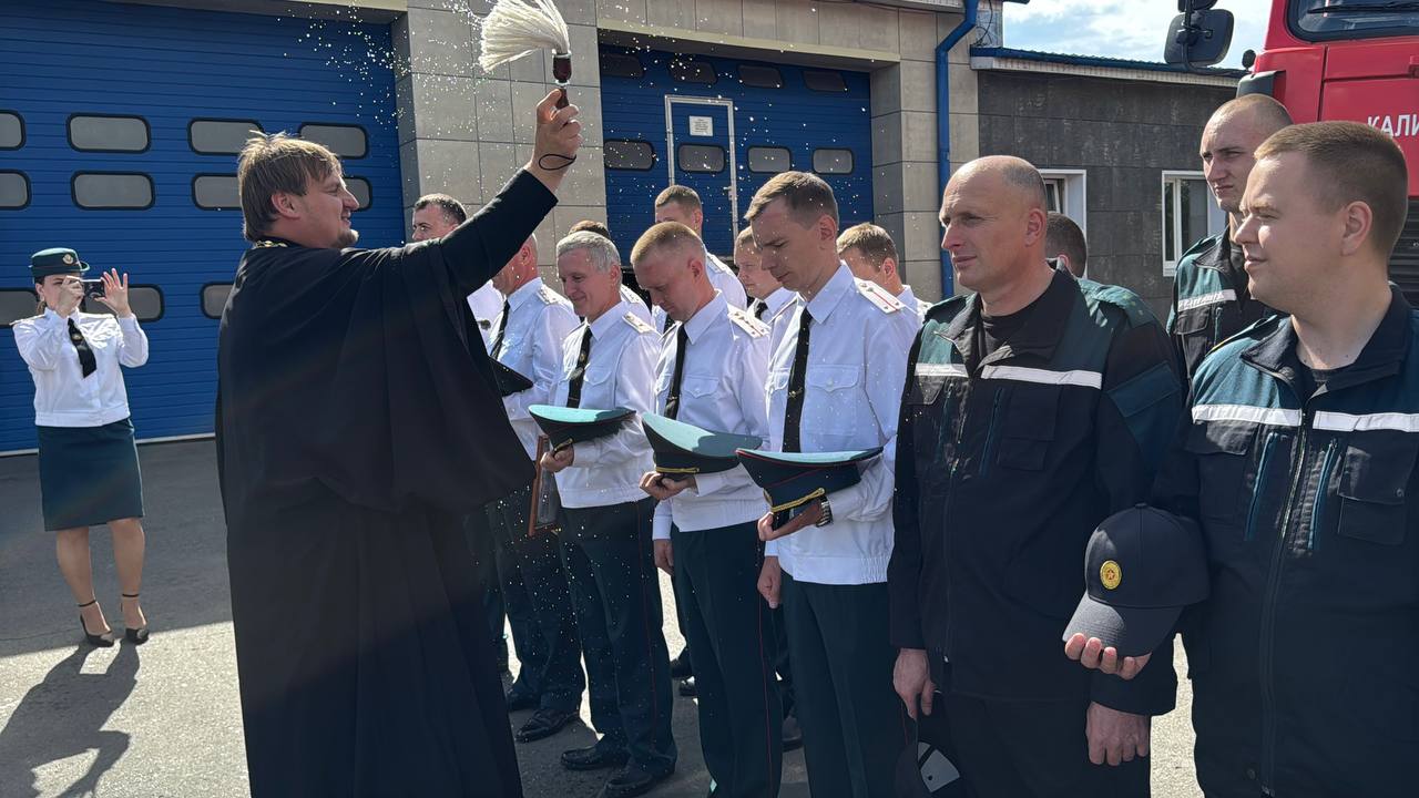 Благочинный Калинковичского округа поздравил спасателей с Днем пожарной службы Беларуси