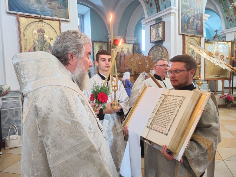 В канун праздника Преображения Господня епископ Леонид совершил Всенощное бдение в кафедральном соборе г. Мозыря