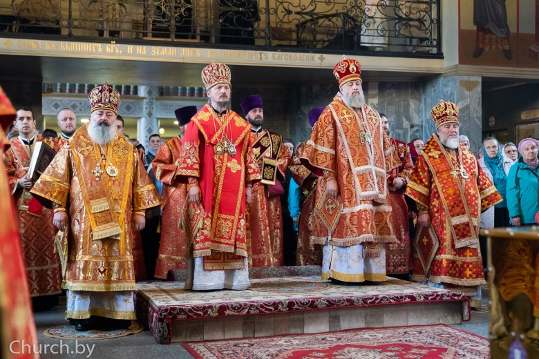 Епископ Леонид сослужил Патриаршему Экзарху всея Беларуси за Литургией в Соборе Воскресения Словущего Свято-Варваринского женского монастыря г. Пинска