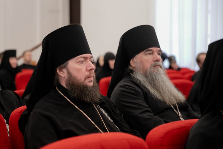 Клирики Туровской епархии приняли участие в заседании монашеской секции «Монастыри и монашество: опыт преподобных Оптинских старцев в условиях современности»