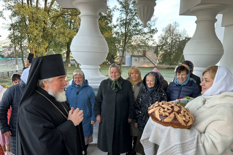 Правящий архиерей возглавил Литургию по случаю престольного праздника храма священномученика Алексия Лельчицкого в аг. Сырод Калинковичского района