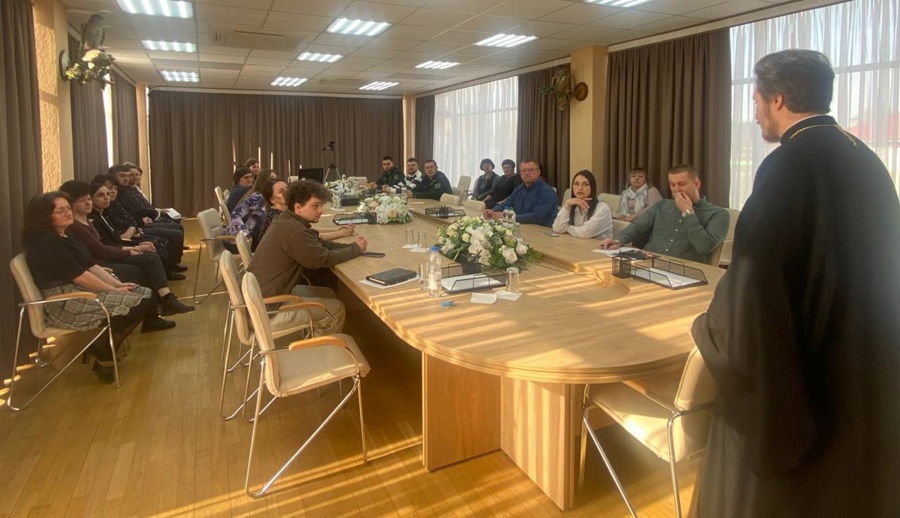 С духовенством о важном: в агрогородке Лясковичи состоялась встреча священнослужителя с работниками государственного природоохранного учреждения «Национальный парк «Припятский»