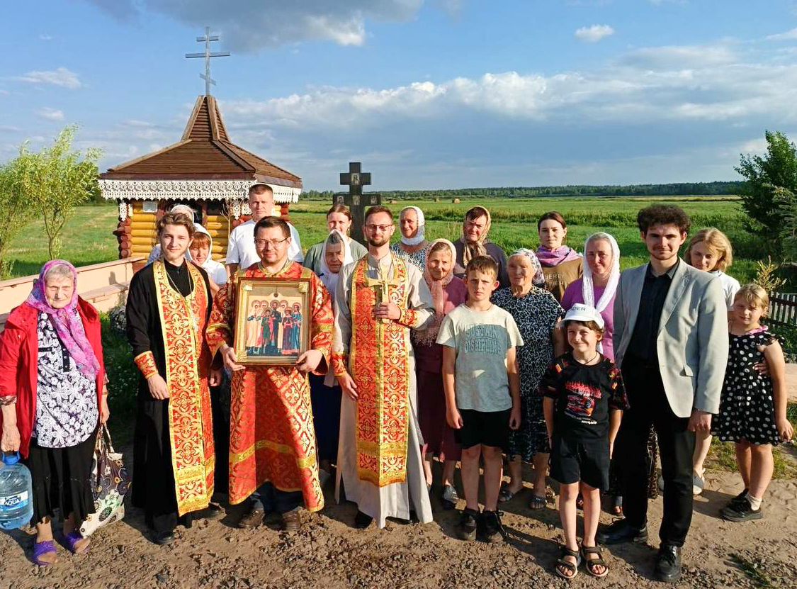 Крестный ход к источнику святых Царственных страстотерпцев состоялся в Калинковичском благочинии