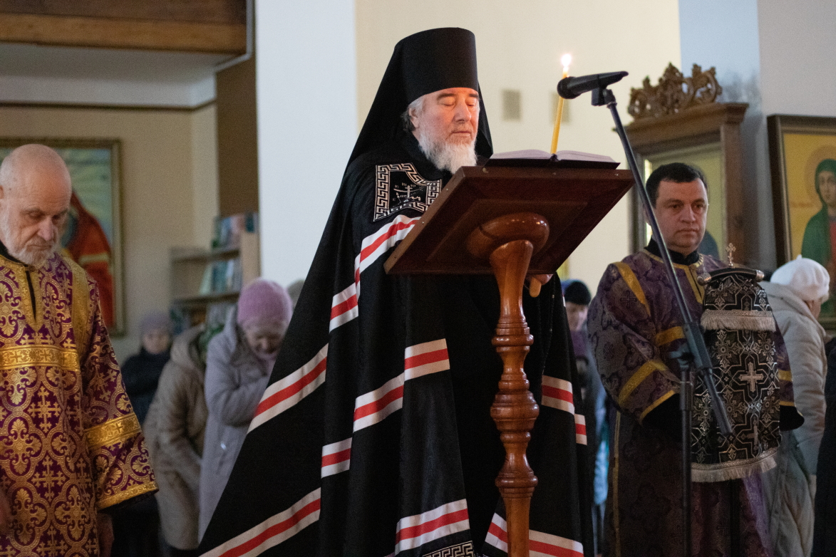 Во вторник 1-й седмицы Великого поста епископ Леонид совершил Повечерие с чтением канона преп. Андрея Критского в соборе Казанской иконы Божией Матери г.Калинковичи