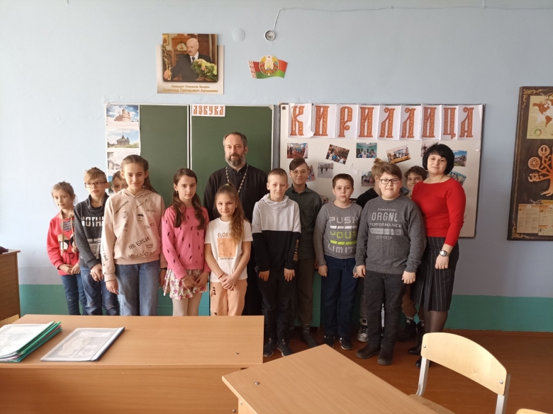 Священник провел беседу о Великом Посте с шестиклассниками СШ №15 г. Мозыря