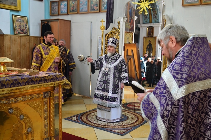 Служение Архипастыря в Неделю 3-ю Великого поста, Крестопоклонную