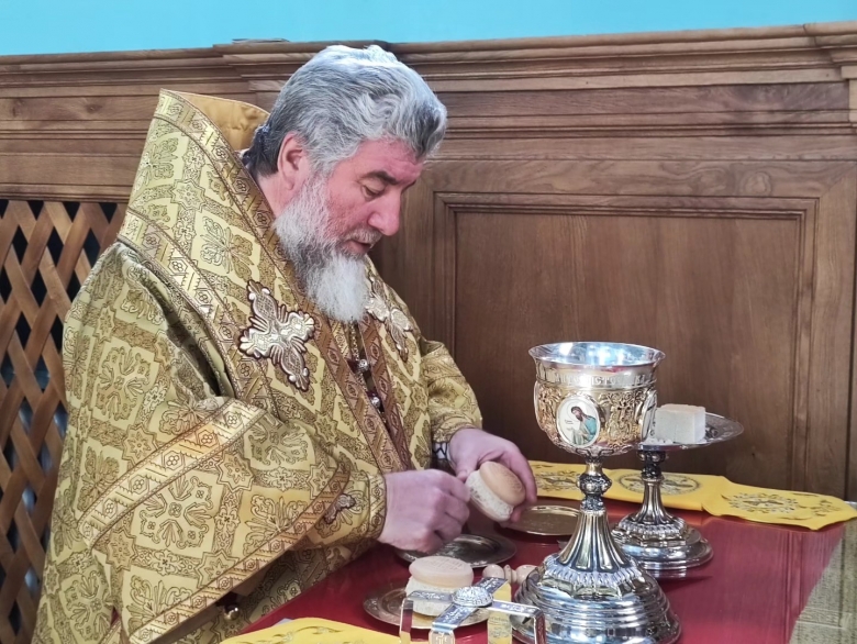 Архиерейское Богослужение в праздник Положения честной ризы Пресвятой Богородицы во Влахерне