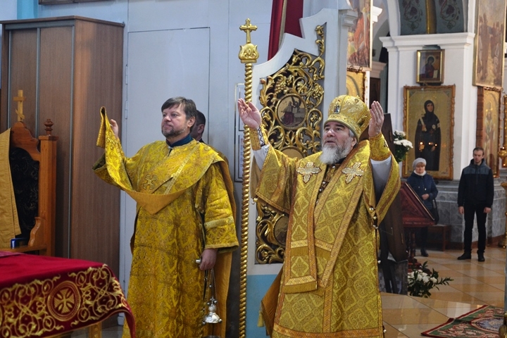 Служение Архипастыря в день празднования собора всех святых, в Оптиной пустыни просиявших
