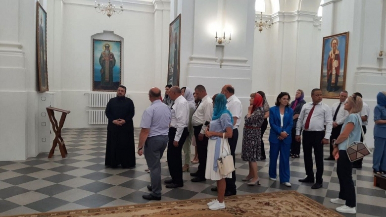 Участники областного выездного семинара председателей Советов депутатов посетили Юровичский монастырь
