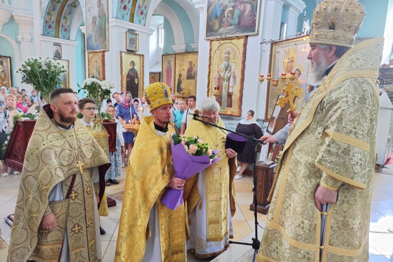 В Неделю 8-ю по Пятидесятнице и день памяти преподобного Леонида Устьнедумского в Туровской епархии молитвенно отметили День тезоименитства правящего архиерея