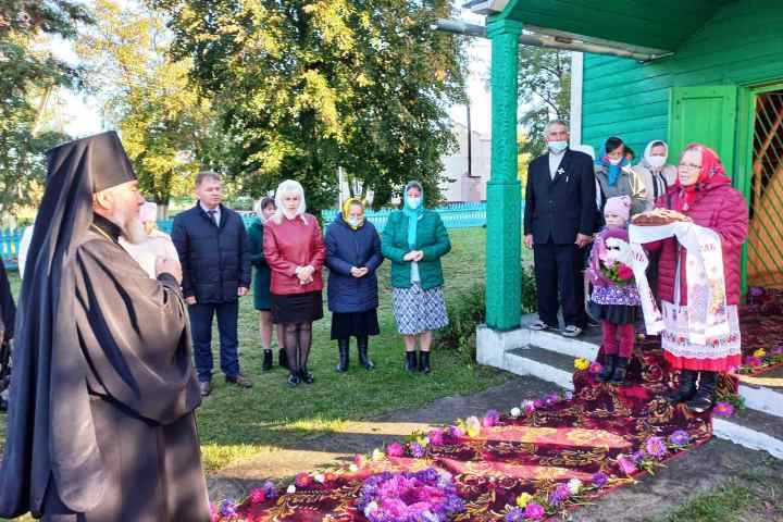 В Неделю 14-ю по Пятидесятнице правящий архиерей возглавил Литургию в Успенском храме д. Милошевичи Лельчицкого района