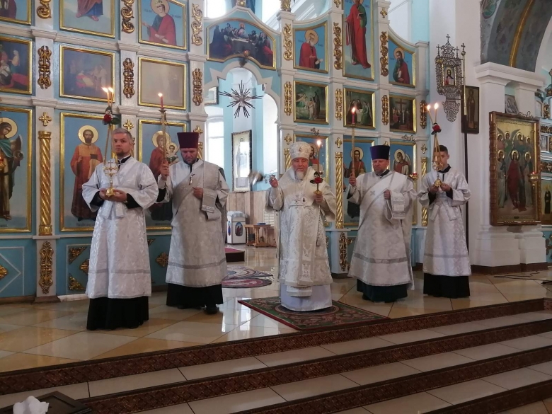 В канун праздника Преображения Господня епископ Леонид совершил Всенощное бдение в кафедральном соборе г. Мозыря