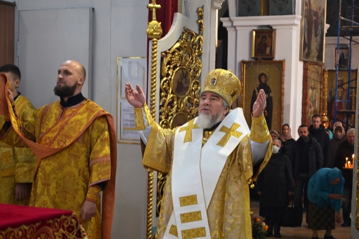 В Неделю 17-ю по Пятидесятнице епископ Леонид совершил Литургию в кафедральном соборе г. Мозыря