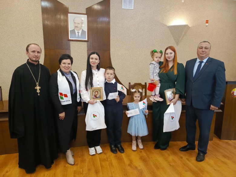 Священнослужитель принял участие в награждении победителей творческих конкурсов для детей и молодёжи