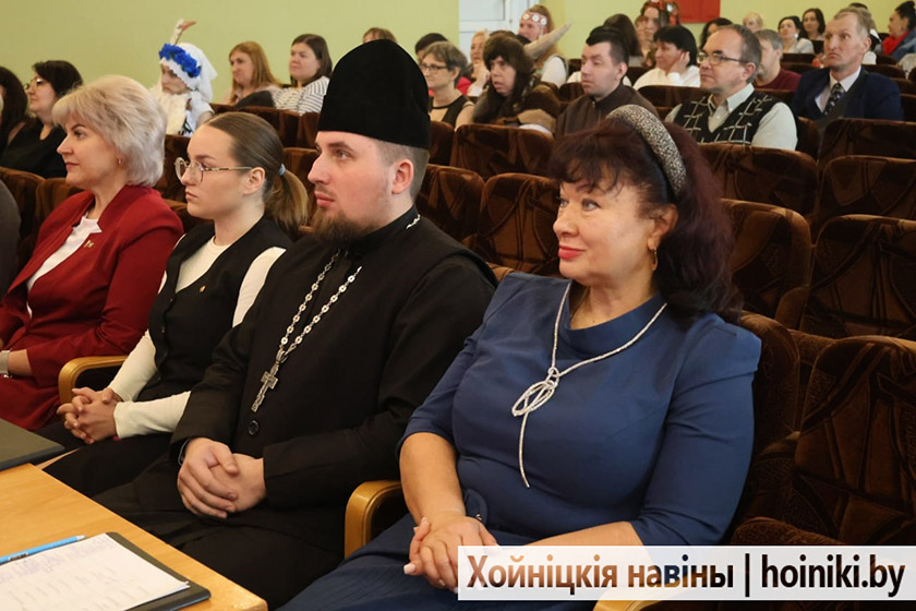 В Хойниках прошёл фестиваль декоративно-прикладного творчества «Волшебный мир фантазии»