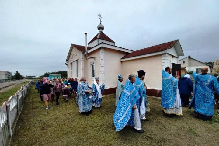Состоялось освящение храма Воскресения Христова в аг. Ударное Лельчицкого района