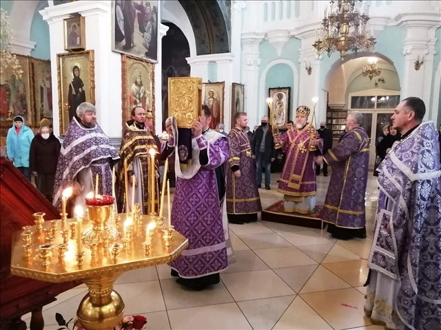 В день памяти святых сорока мучеников Севастийских правящий архиерей совершил Литургию Преждеосвященных Даров в кафедральном соборе г. Мозыря