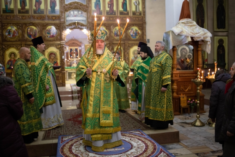 Епископ Леонид совершил Божественную литургию в соборе Казанской иконы Божией Матери г.Калинковичи
