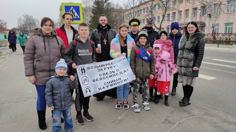 В Наровле воспитанники воскресной школы провели совместно с ГАИ акцию "Перекресток"