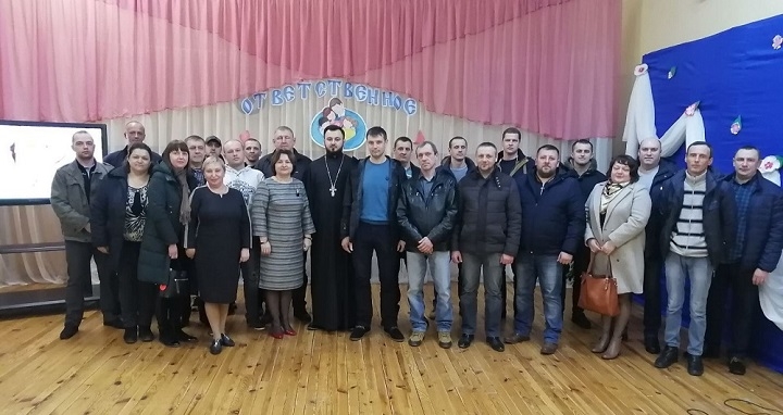 Священник принял участие в школьной конференции отцов