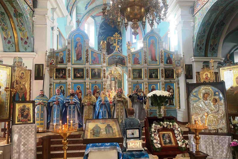 В кафедральном соборе г. Мозыря прошло соборное служение клириков епархии по случаю принесения ковчега с частицей честных мощей преподобной Евфросинии Московской