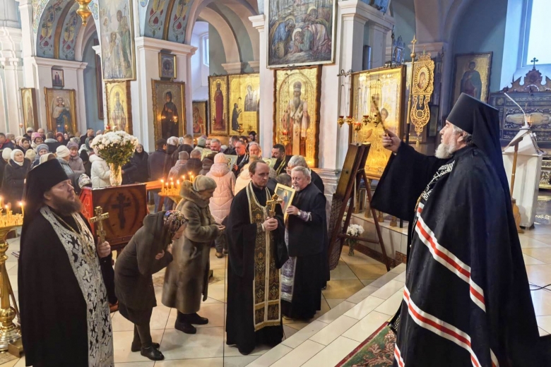 Правящий архиерей возглавил вечерню с чином прощения в кафедральном соборе святого Архангела Михаила в г. Мозыре