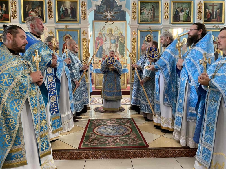В праздник Казанской иконы Божией Матери правящий архиерей совершил Литургию в кафедральном соборе г. Мозыря