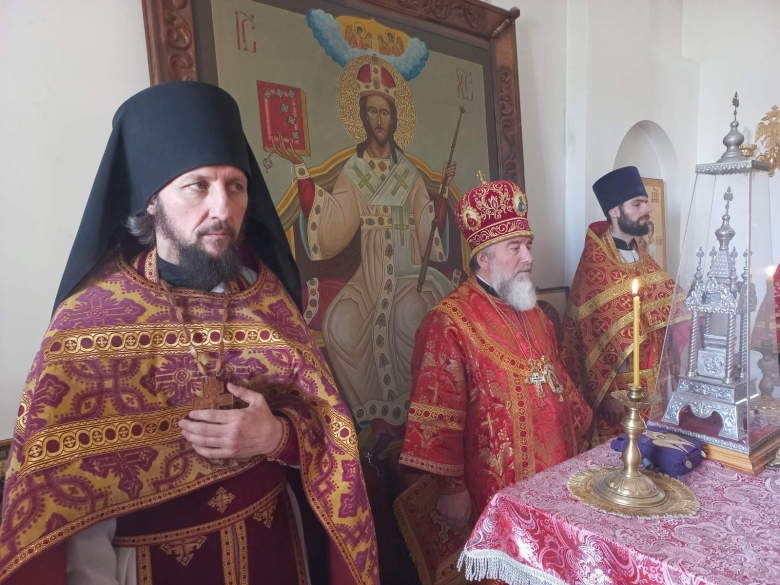 В день перенесения мощей святителя Николая Чудотворца епископ Леонид совершил Литургию в одноименном храме в г. Мозыре