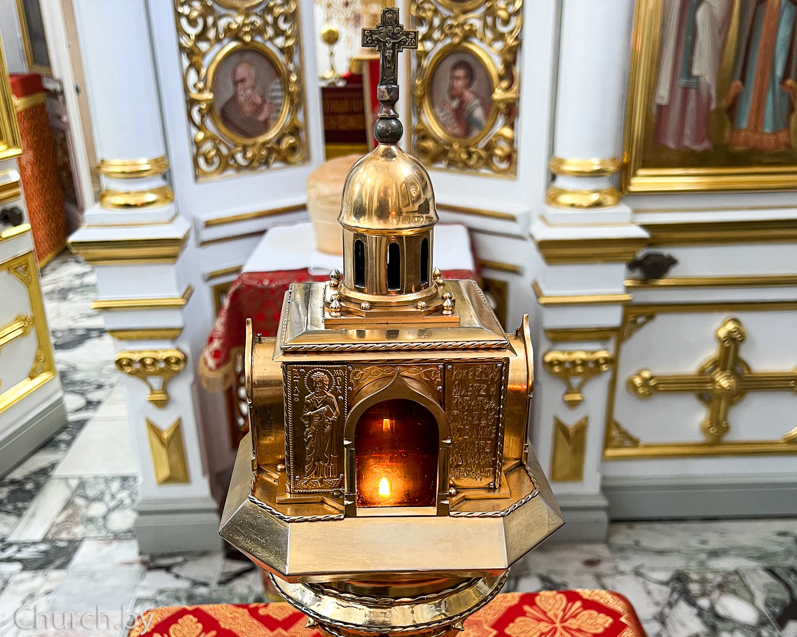 Лампада с Благодатным огнем от гроба Господня, как ожидается, будет доставлена в Беларусь утром 12 апреля