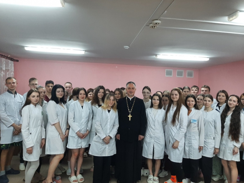Священнослужитель провел встречу с учащимися Мозырского медицинского колледжа