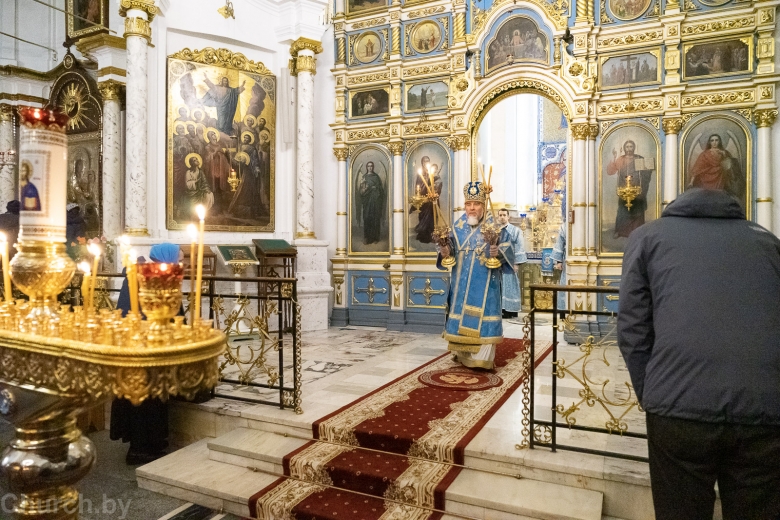 В канун дня памяти святой праведной Софии Слуцкой епископ Леонид сослужил Патриаршему Экзарху за Утреней с чтением Акафиста Пресвятой Богородице в Свято-Духовом кафедральном соборе г. Минска
