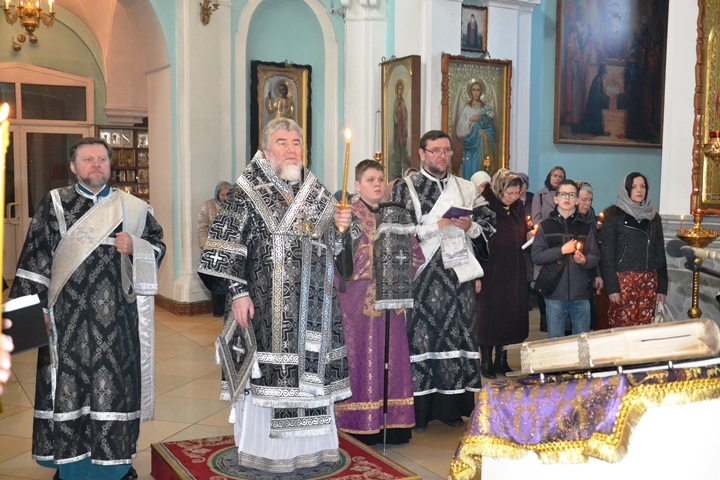 Епископ Леонид возглавил Пассию в кафедральном соборе г. Мозыря