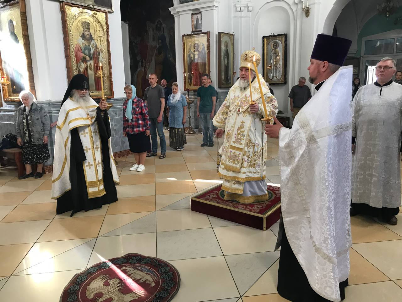 В канун Недели святых отцов I Вселенского Собора епископ Леонид совершил всенощное бдение в кафедральном соборе святого Архангела Михаила в городе Мозыре