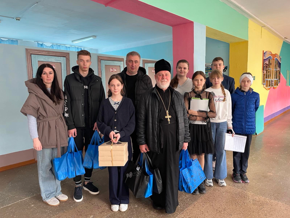 Протоиерей Николай Ольшанец посетил воспитанников Калинковичского социально-педагогического центра