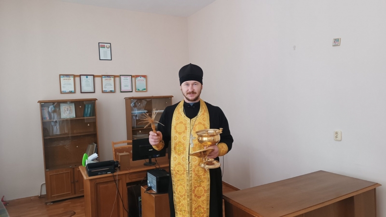 Священнослужитель совершил чин освящения Слободской участковой больницы