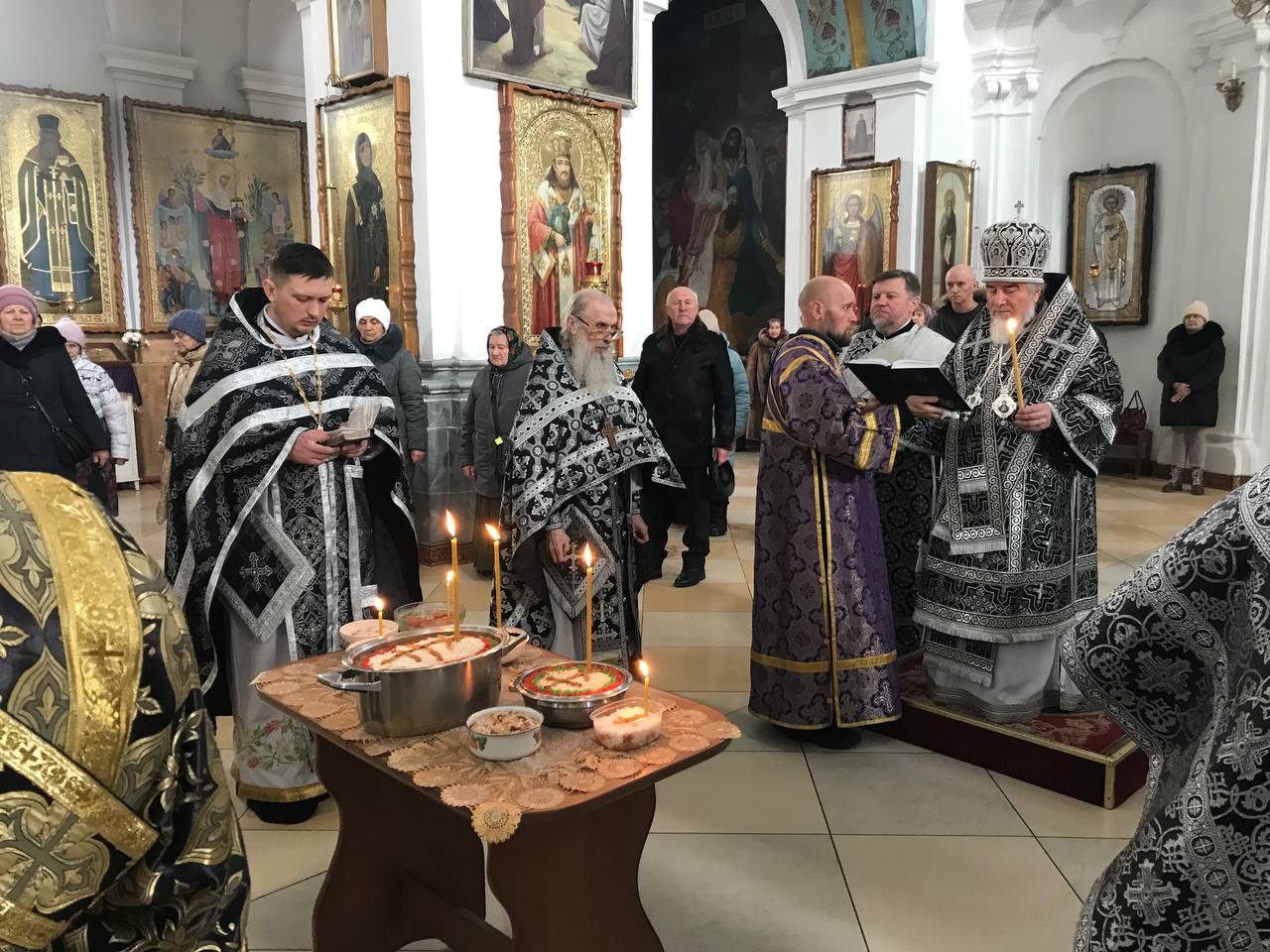 В пятницу 1-й седмицы Великого поста епископ Леонид возглавил Литургию Преждеосвященных Даров в кафедральном соборе святого Архангела Михаила в г. Мозыре
