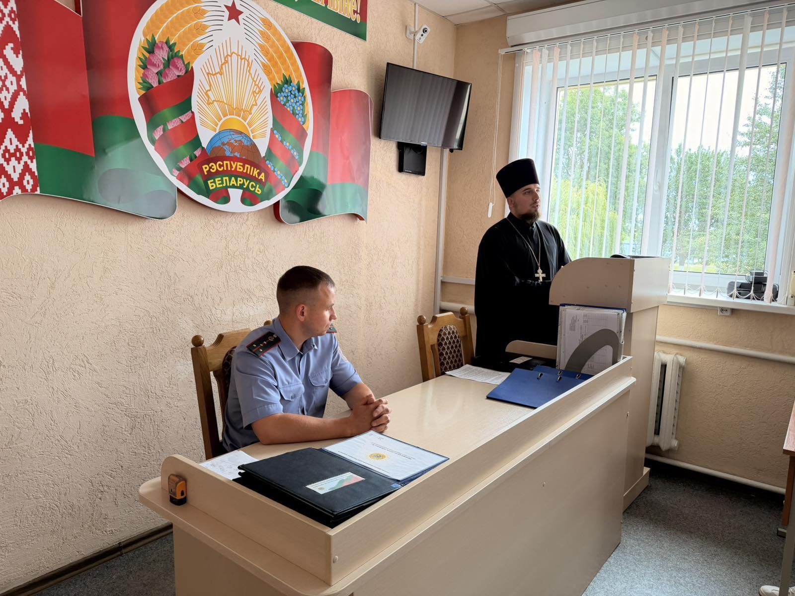 Священник Александр Анисенко провел беседу с сотрудниками Департамента охраны МВД о духовно-нравственных основах служения
