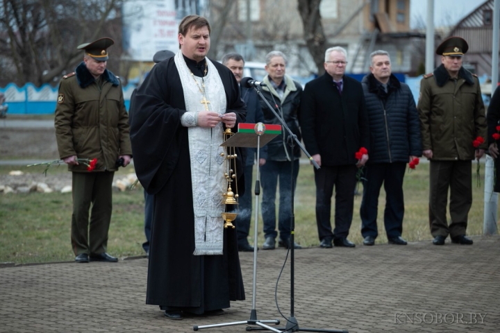 В Калинковичах священник принял участие в митинге, посвященном памяти воинов-интернационалистов