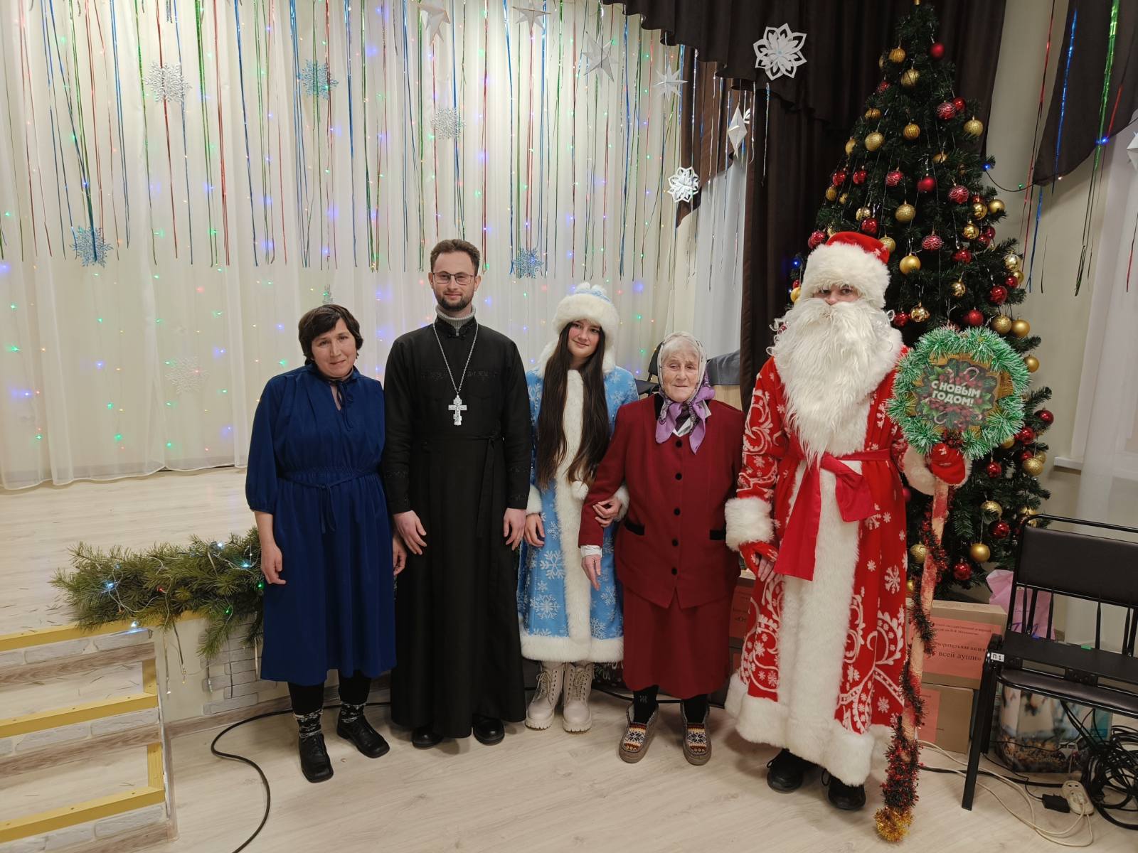 В Калинковичах священник совместно с коллективом и учащимися колледжа мелиорации посетили пансионат «Комфортный»