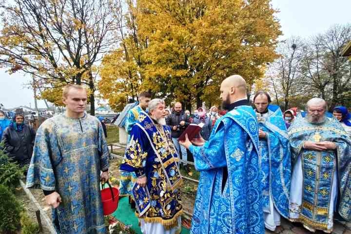 Правящий архиерей возглавил Литургию по случаю престольного праздника Покровского храма в д. Приболовичи Лельчицкого района