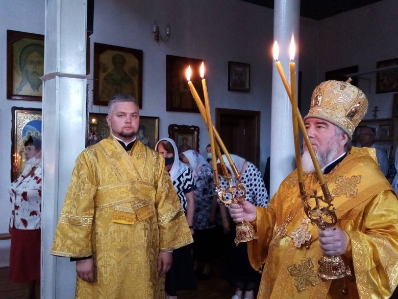 В Неделю 4-ю по Пятидесятнице и праздник обретения мощей преподобного Сергия Радонежского правящий архиерей совершил Литургию в Покровском храме в г. п. Копаткевичи