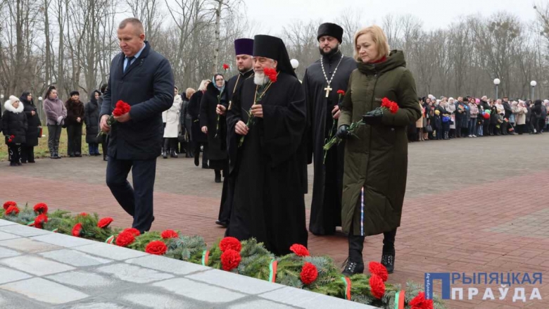 Епископ Леонид принял участие в митинге памяти по случаю 81-й годовщины освобождения Наровлянского района от немецко-фашистских захватчиков