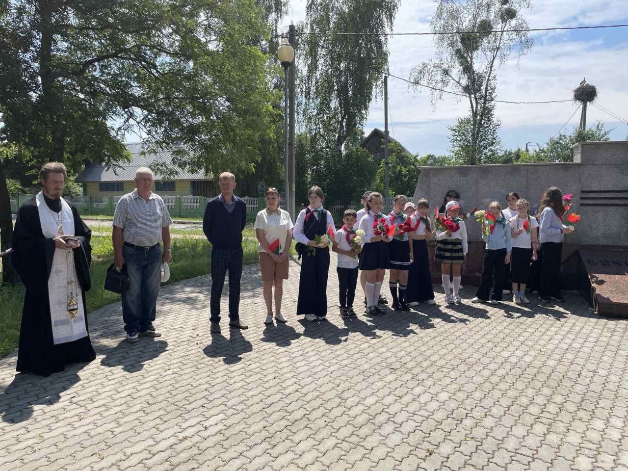 В агрогородке Лясковичи протоиерей Игорь Зырин совершил заупокойную литию в День памяти и скорби