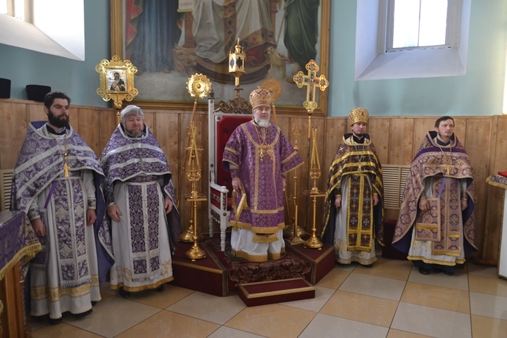 В Неделю 2-ю Великого поста правящий архиерей совершил Литургию в кафедральном соборе г. Мозыря