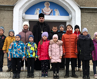 Дети Стреличевской школы посетили Хойникский Свято-Покровский женский монастырь