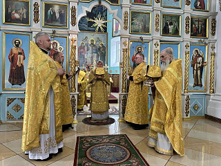 В предпразднство Воздвижения Честного и Животворящего Креста Господня епископ Леонид совершил Литургию в кафедральном соборе святого Архангела Михаила в г. Мозыре