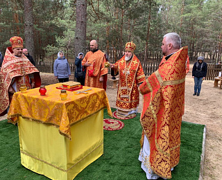В Неделю 2-ю по Пасхе епископ Леонид совершил Литургию в отселенной деревне Дерновичи Наровлянского района