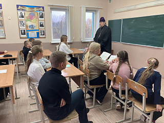 Протоиерей Сергий Липский встретился с учащимися Криничанской средней школы и поговорил о чистоте речи