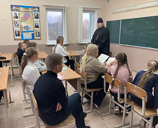 Протоиерей Сергий Липский встретился с учащимися Криничанской средней школы и поговорил о чистоте речи